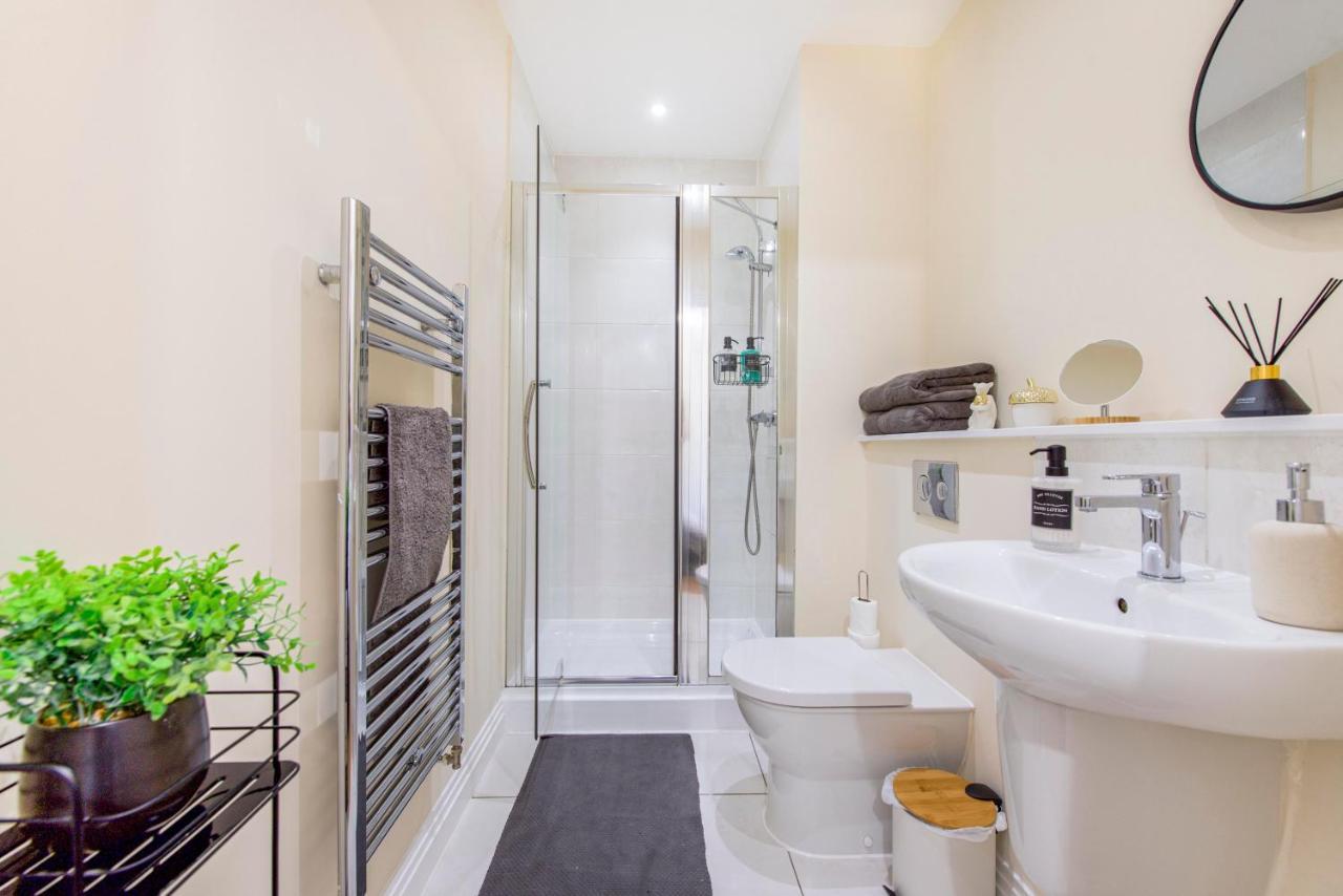 Prime Luxury, Heathrow, Freeparking, Wifi, Netflix Apartment Yiewsley Exterior photo